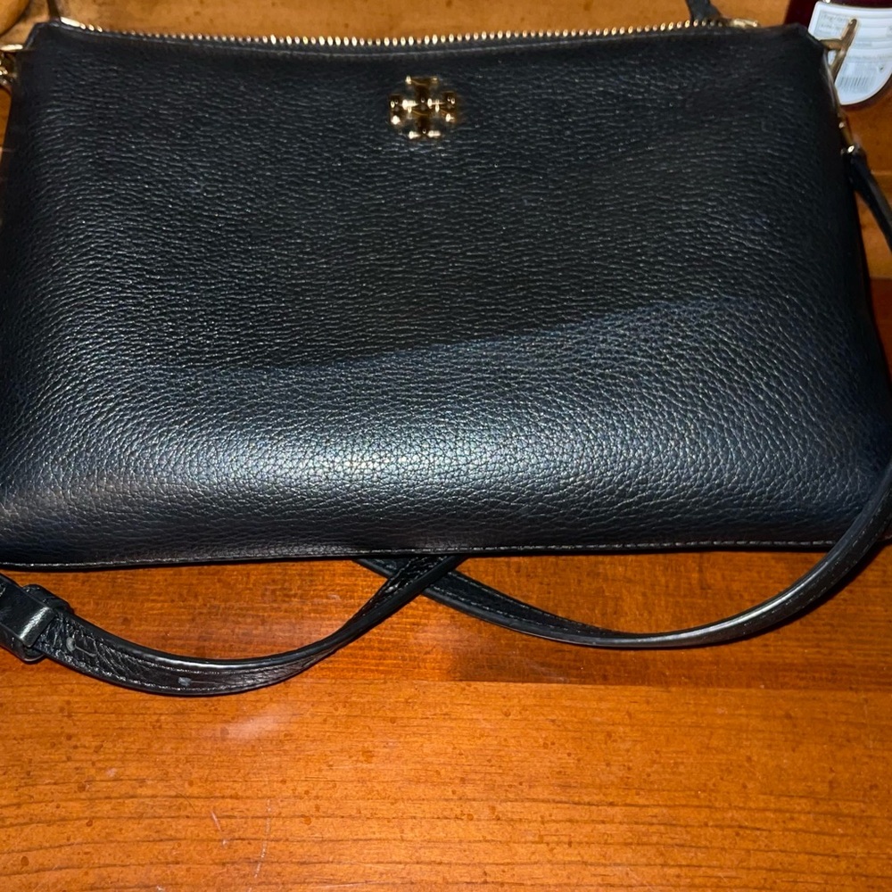 Used Crossbody TB authentic in black. In excellent condition.